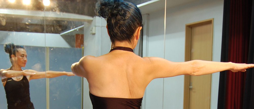 写真：腹式呼吸で行う体幹の引き締めダイエット